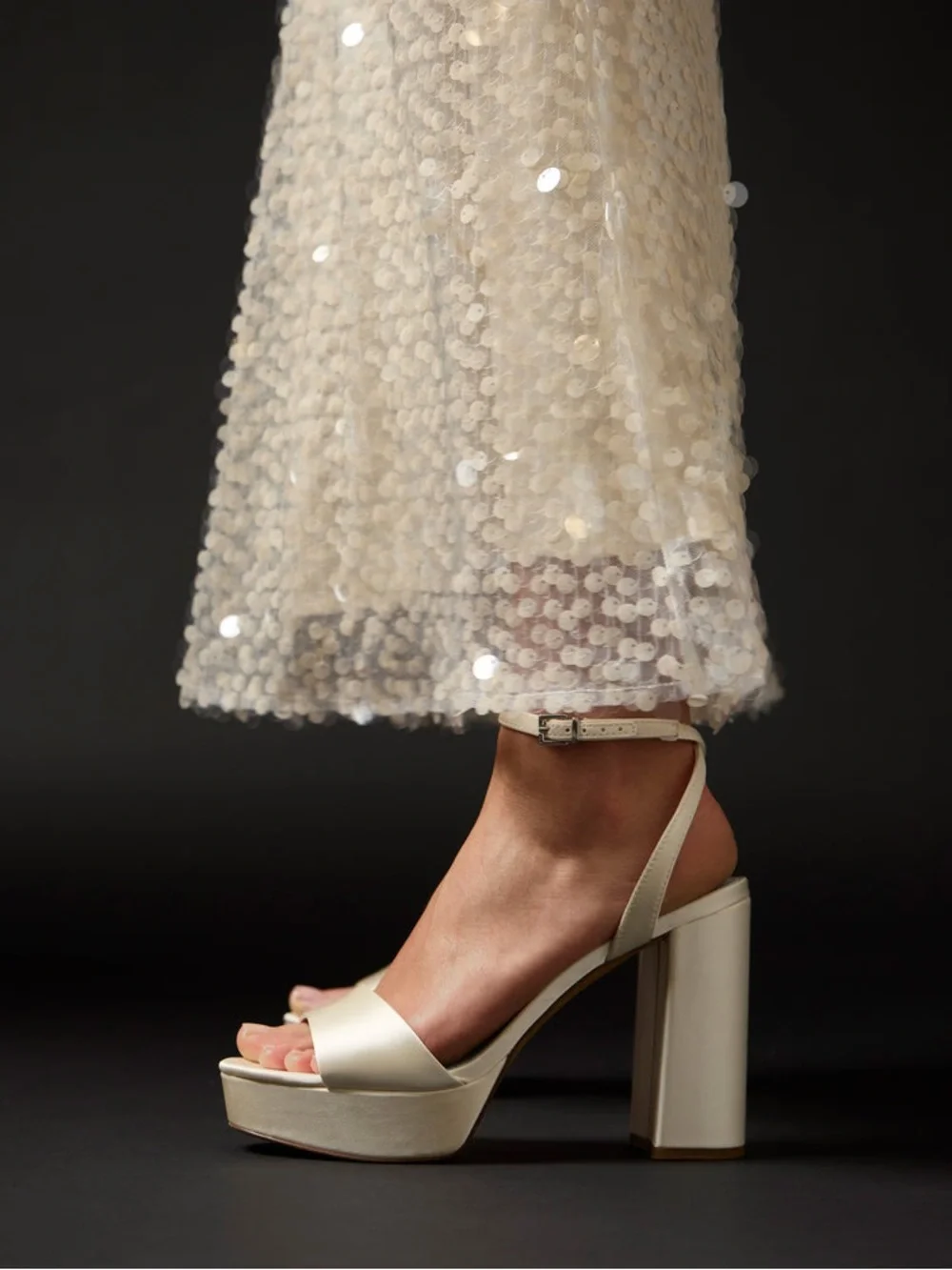 VINCE CAMUTO Pendry Platform Sandal